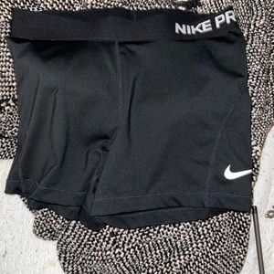 Women M Nike Pro Black Shorts